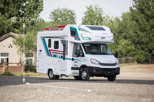 国产依维柯六人房车视频,舒适空间体验，移动家的温馨之旅